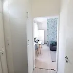 Master With Air Condition And Separated Rooftop Terrace 아파트
