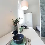 Master With Air Condition And Separated Rooftop Terrace 부다페스트