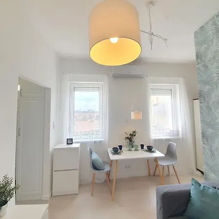 Master With Air Condition And Separated Rooftop Terrace Lägenhet *