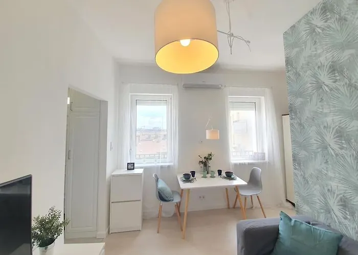 Master With Air Condition And Separated Rooftop Terrace דירה *